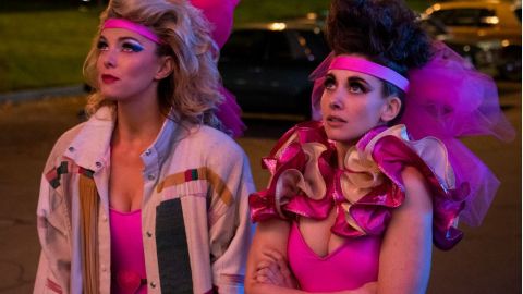 Betty Gilpin y Alison Brie en "Glow"