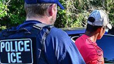 ICE busca aumentar la cooperación de policías locales en sus operativos.