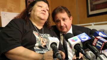Lisa Vargas, madre de Jonathan, junto al abogado Humberto Guízar. (Jorge Macías)