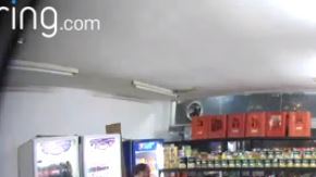 Cuando iba a guardar la pistola ocurrió el disparo.