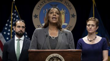 La fiscal general de Nueva York, Letitia James, durante el anuncio de la demanda multiestatal para parar la fusión de Sprint y T-Mobile./ Drew Angerer/Getty Images