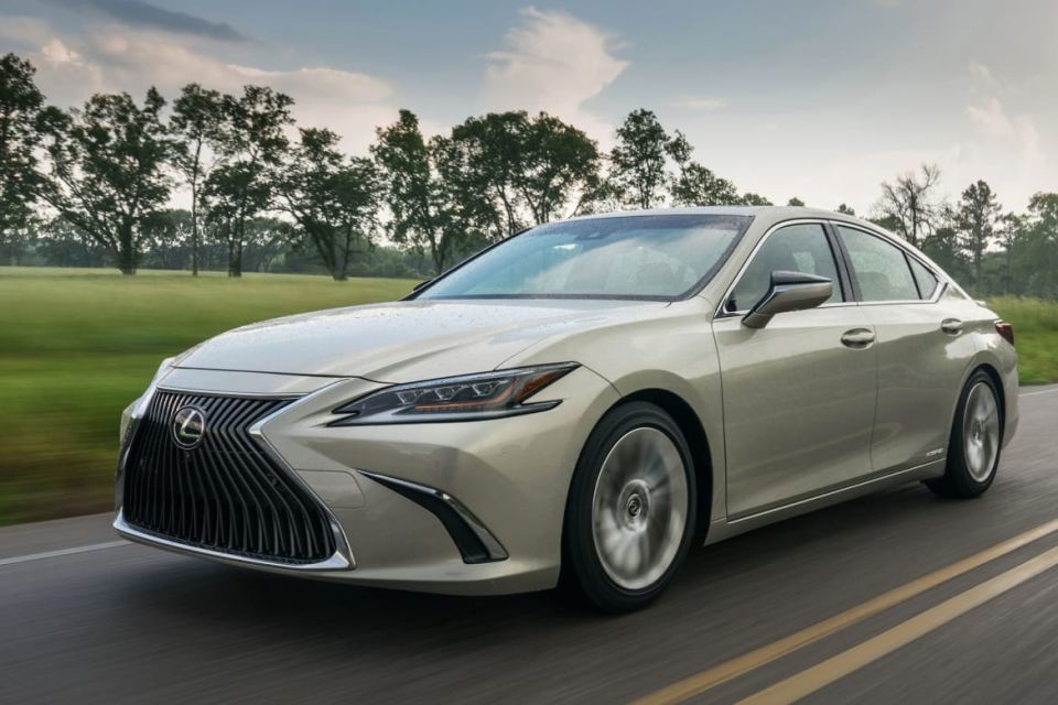 El Lexus ES Hybrid 2019 viene con todo el confort de un auto de lujo