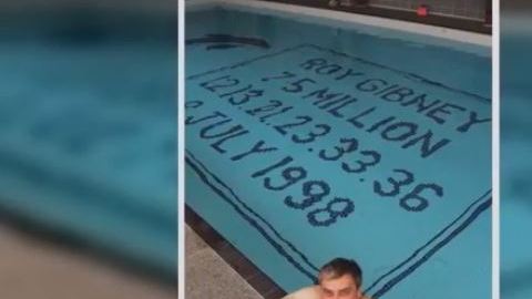 La piscina que mandó a hacer con los números ganadores.