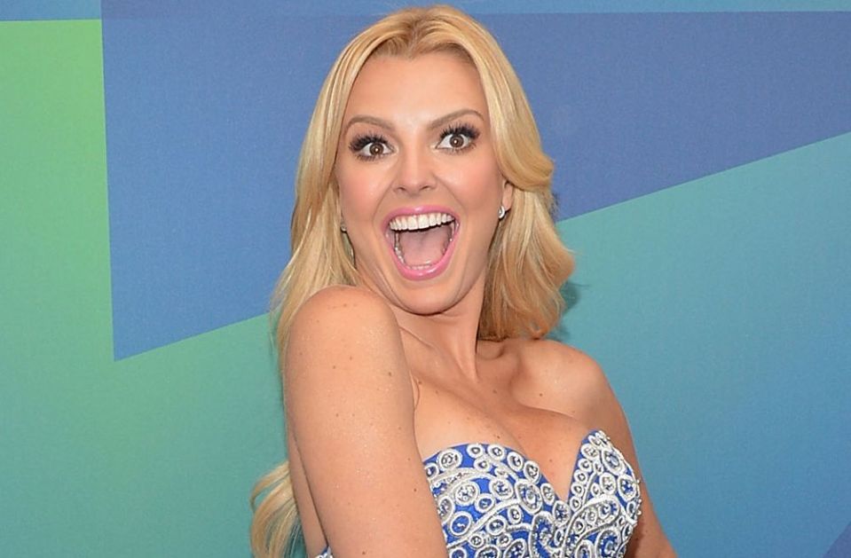 La Foto De Marjorie De Sousa Recargando Su Colita En Un Poste Que Calienta Instagram La Opinión