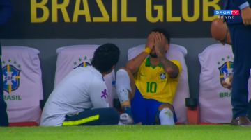 Neymar rompió en llanto en la zona de bancas, tras salir lesionado del amistoso entre Brasil y Qatar