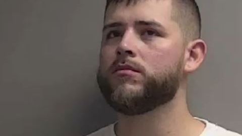 A Brando Tello se le imputaron cargos por haber puesto en peligro a un menor.