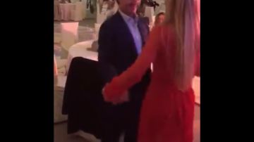 Enrique Peña Nieto baila con su novia Tania Ruiz.
