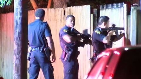 El dueño de la casa y sus dos hijos se encontraban en casa cuando ocurrió el asalto.
