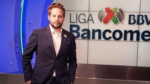 Raoul 'Pollo' Ortiz, narrador y comentarista mexicano de Fox Deportes.