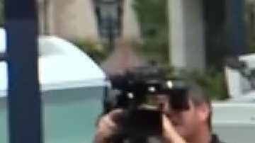 Margaret Hunter llegando a la corte. (Imagen de video)