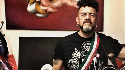 El músico y su banda Los Heavy Mex tocarán temas de su disco "Rudo". Foto: Siddhartha Naranjo