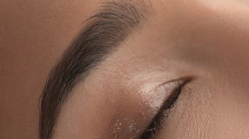 Con el ácido hialurónico se consigue atracción y retención de agua en los tejidos, así como una lubricación de las articulaciones.