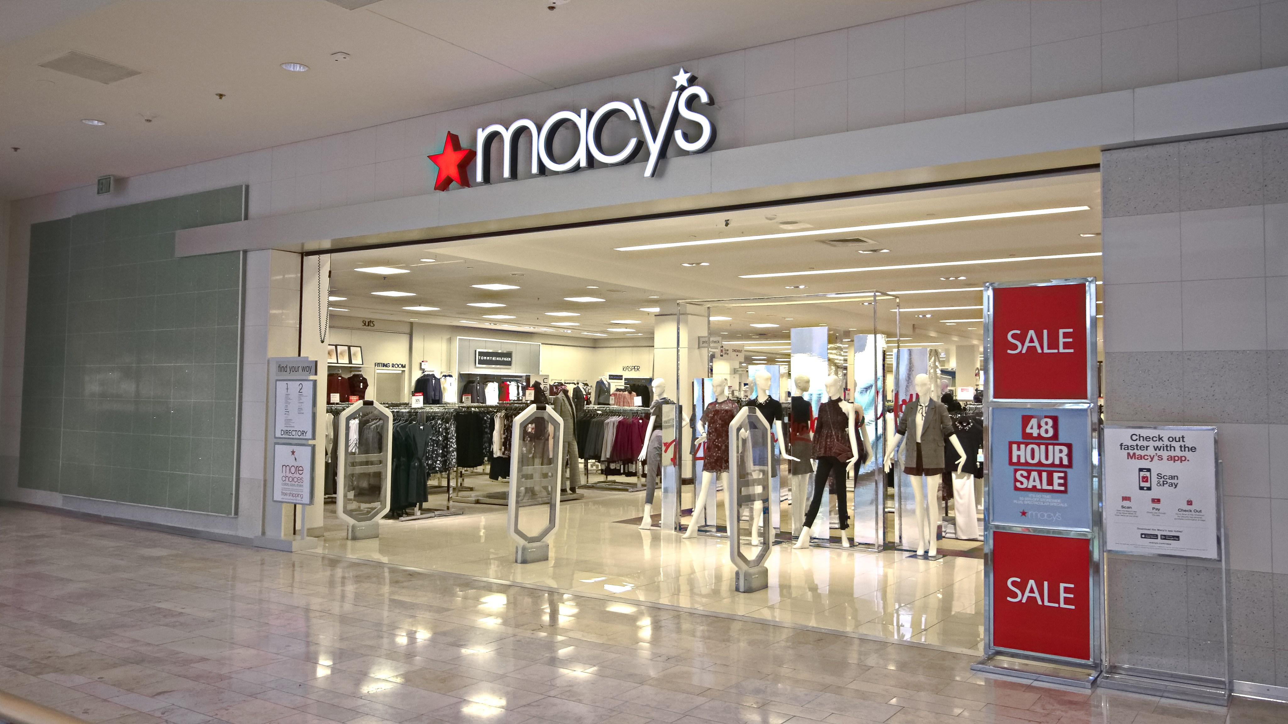 Macy's despide a 2,000 empleados y cierra otras cinco tiendas - La Opinión