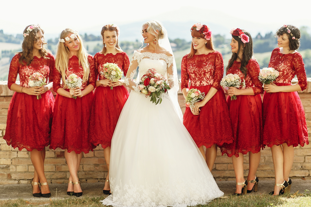 Los 7 mejores de vestidos cortos para que las damas de honor usen en tu boda - La Opinión
