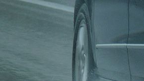 conducir suelo mojado