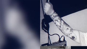 Personas con información que pueda ayudar a identificar a este sospechoso, deben llamar al 210-224-7867.