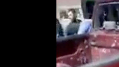 VIDEO Rapiña a sicarios muertos después de enfrentamiento les robaron todo lo que tenían