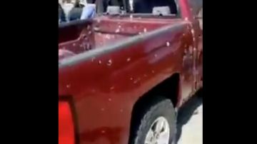 VIDEO Rapiña a sicarios muertos después de enfrentamiento les robaron todo lo que tenían