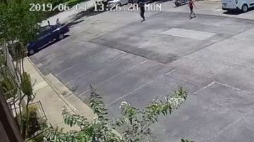 El incidente ocurrió el lunes 3 de junio en un estacionamiento localizado entre Club Crest Drive y Preston Rd.