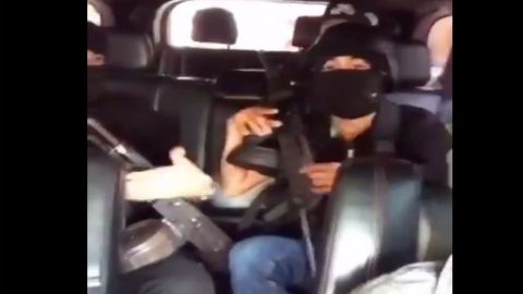 VIDEO: Sicarios de "El Mayo" Zambada presumen poderoso arsenal