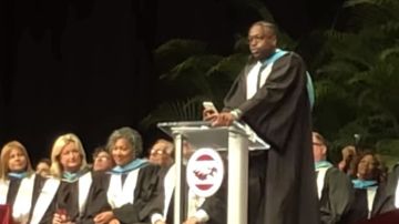 Dwyane Wade, durante la graduación de la escuela Marjory Stoneman Douglas, en el sur de Florida.