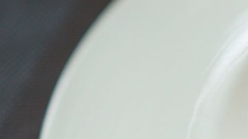 La comida forma parte de una subasta para recaudar fondos y apoyar a las personas sin hogar.