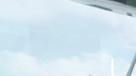 Los trabajadores del LAX han luchado por años por cobertura de salud para sus familias. (Aurelia Ventura/ La Opinión)