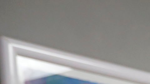 El concejal de Santa Ana, Vicente Sarmiento (i), en conferencia anuncia el apoyo a los migrantes. (Aurelia Ventura/ La Opinion)