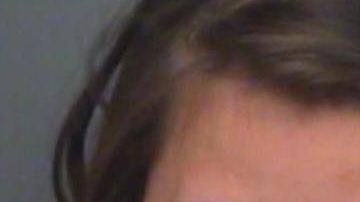 Acusada de robo por dejar propina con la tarjeta de su novio.