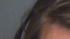 Acusada de robo por dejar propina con la tarjeta de su novio.