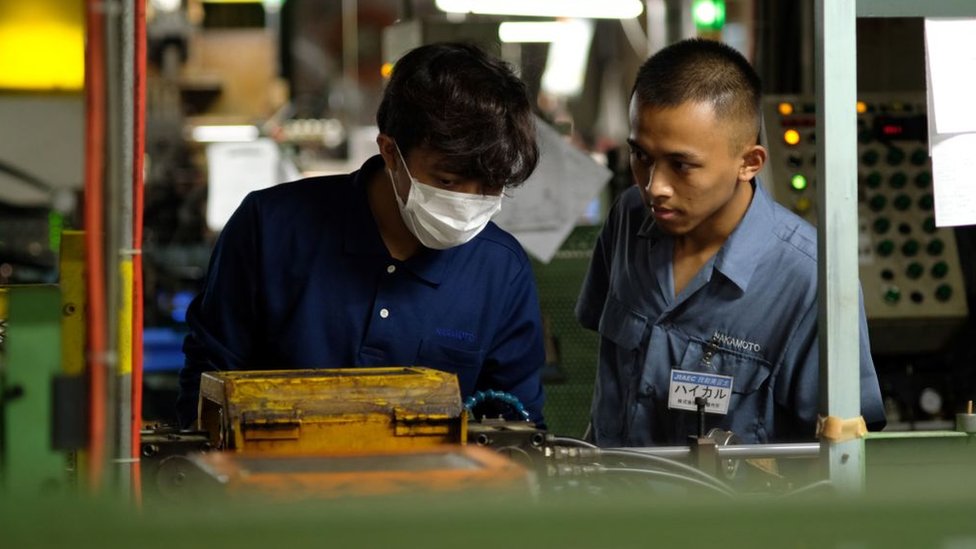 Japón necesita reducir el déficit de trabajadores.