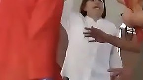 Mujer se declara católica dentro de una mezquita.