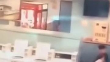 Niño salva a su hermana de sufrir daños a causa del último terremoto en California.