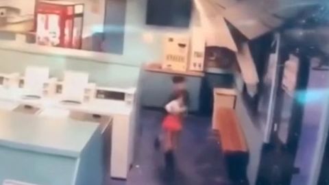 Niño salva a su hermana de sufrir daños a causa del último terremoto en California.
