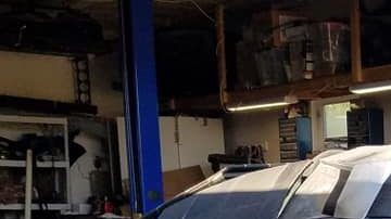 El motor es de un Corvette y la transmisión de un Porsche 911