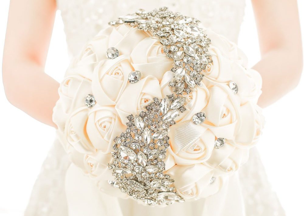 6 bouquets con accesorios muy originales y fuera de lo común para tu boda -  La Opinión