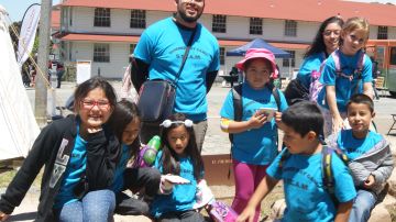 Alexis Savala trabaja con niños en las Organizaciones Benéficas Católicas y acudieron al Parque Presidio. (Fernando A. Torres / La Opinión de la Bahía)