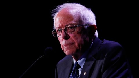 Bernie Sanders tiene su principal ingreso de su sueldo como senador de los Estados Unidos.