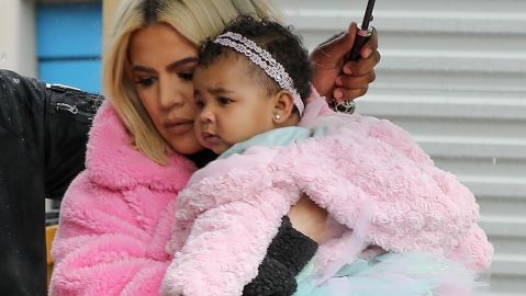 Khloé Kardashian y su hija True.