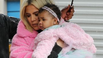 Khloé Kardashian y su hija True.