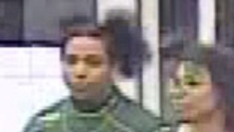 Nuevas imágenes han sido obtenidas por la policía de la mujer en el video.