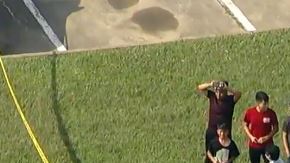 Oficiales han confirmado que dos personas han muerto en la escena, y que un sospechoso se encuentra bajo la custodia de la policía.