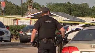 La Oficina del Alguacil informó que el conductor baleado acababa de haber dejado a unos compáñeros cuando el vehículo del sospechoso se le acercó.