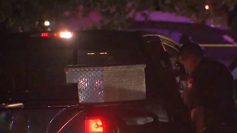 Cuando la víctima se negó a entregarles el teléfono, sacaron una pistola y le dispararon en la cabeza.