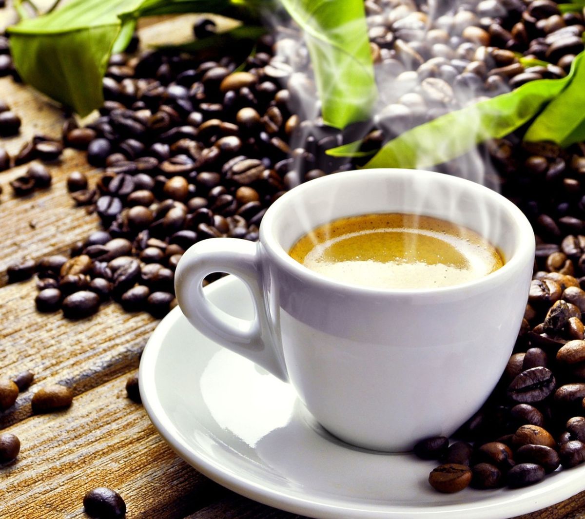 Entre las principales virtudes del café colombiano, se encuentra su cosechado a mano y el proceso de lavado.