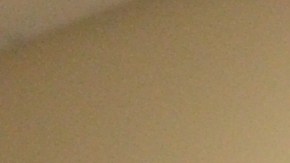 Harvey Peralta, 26, (izq.) practica como poner inyecciones en el programa de verano HCOP de AltaMed y la Universidad Charles Drew. (Suministrada)