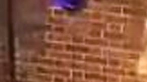 Hombre engullido por las llamas después de intentar incendiar una Sinagoga.