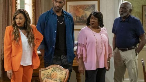 Tia Mowry, Anthony Allabi, Loretta Devine y Richard Roundtree en "Family reunion"