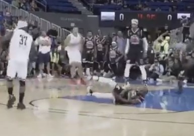 Floyd Mayweather al suelo