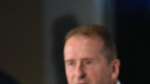 El presidente de Volkswagen, Dr. Herbert Diess (izquierda) y el presidente y CEO de Ford, Jim Hackett, anunciaron una expansión estratégica de la alianza global entre sus organizaciones para incluir vehículos eléctricos